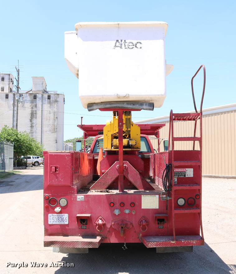 image for item DD4265 1997 GMC C7500 bucket truck