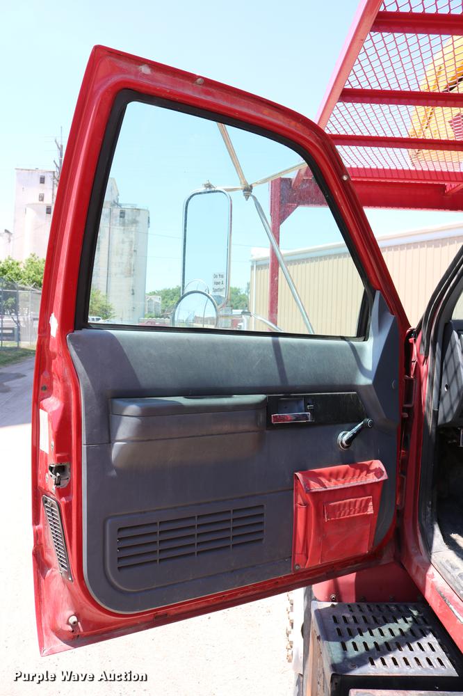 image for item DD4265 1997 GMC C7500 bucket truck