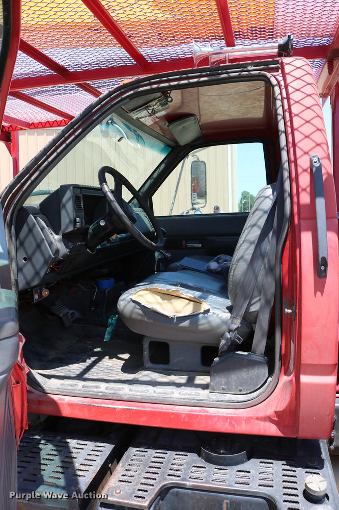 image for item DD4265 1997 GMC C7500 bucket truck