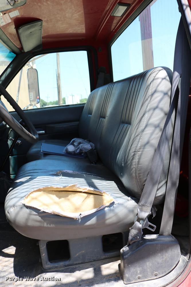 image for item DD4265 1997 GMC C7500 bucket truck