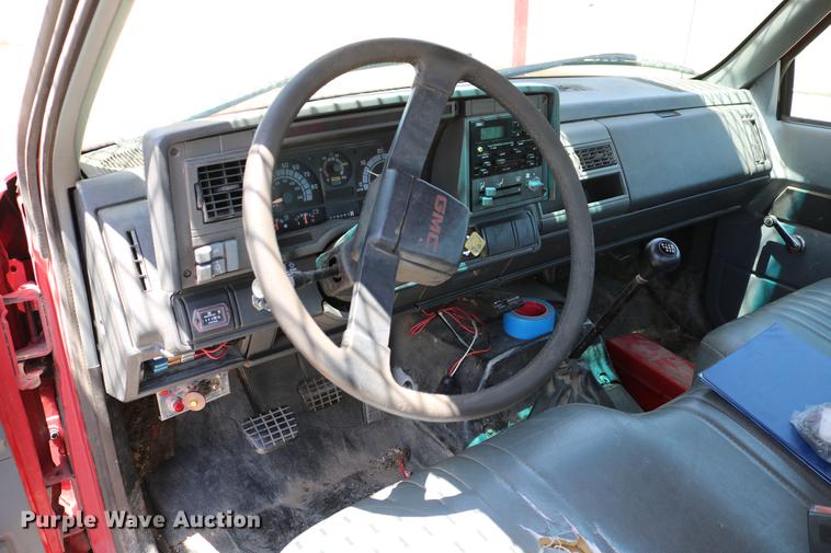 image for item DD4265 1997 GMC C7500 bucket truck