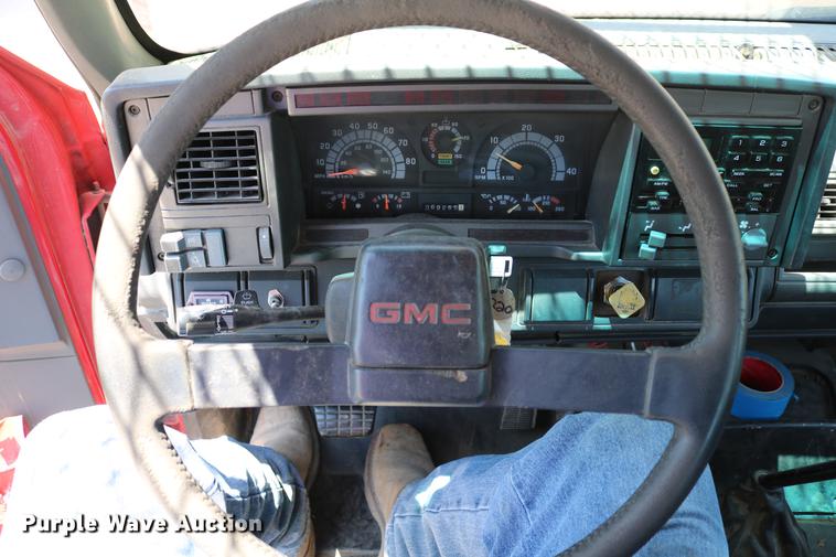 image for item DD4265 1997 GMC C7500 bucket truck