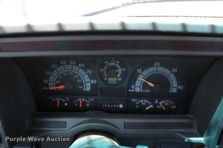 image for item DD4265 1997 GMC C7500 bucket truck