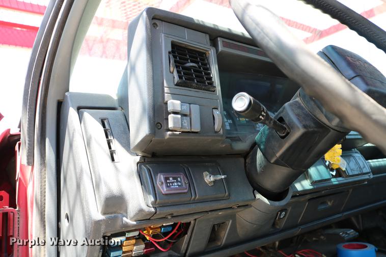 image for item DD4265 1997 GMC C7500 bucket truck