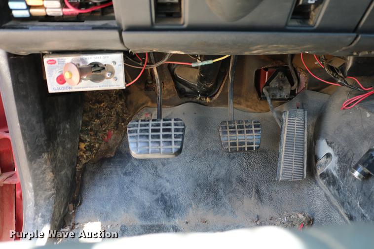 image for item DD4265 1997 GMC C7500 bucket truck