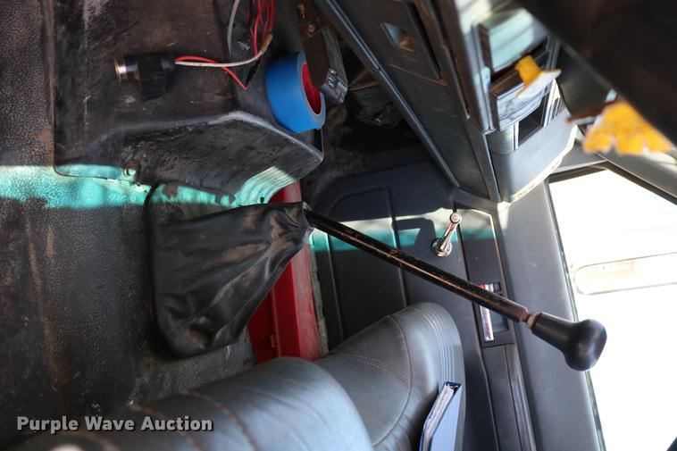 image for item DD4265 1997 GMC C7500 bucket truck