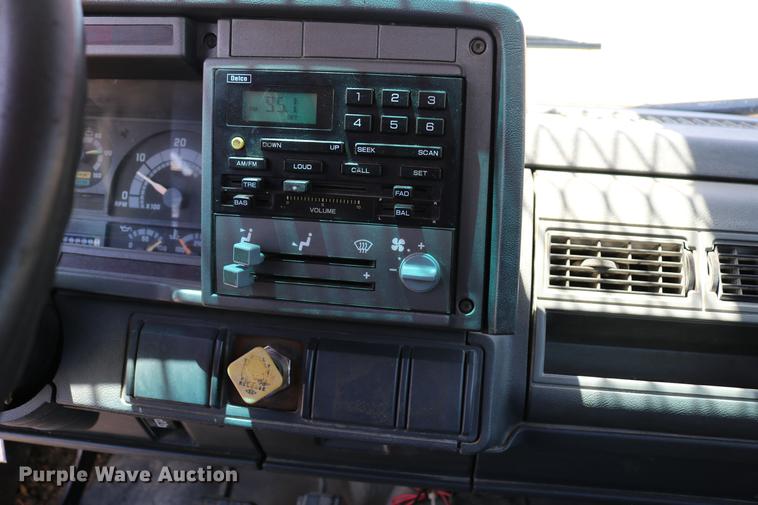 image for item DD4265 1997 GMC C7500 bucket truck