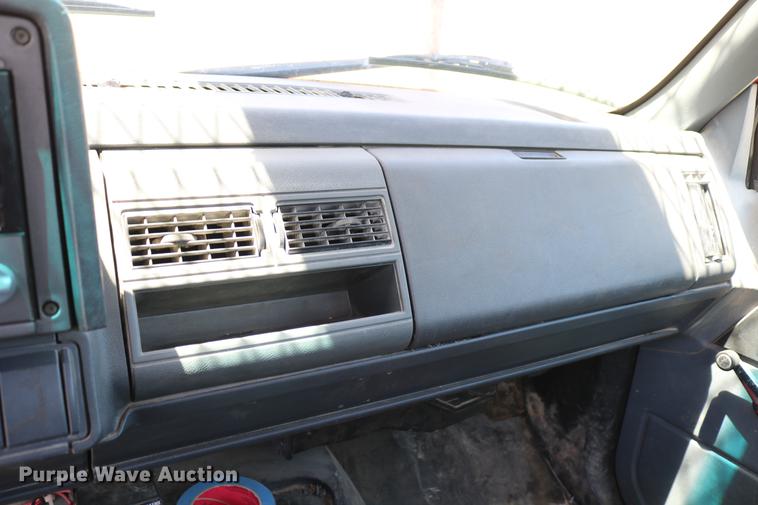 image for item DD4265 1997 GMC C7500 bucket truck