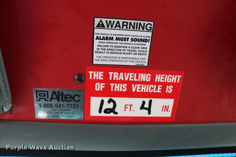 image for item DD4265 1997 GMC C7500 bucket truck