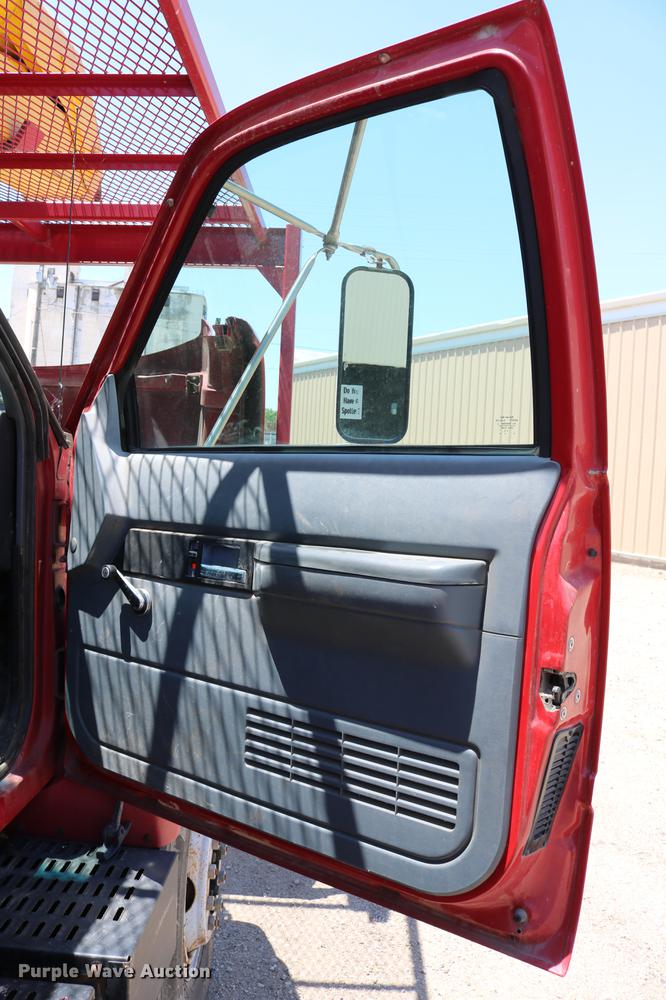 image for item DD4265 1997 GMC C7500 bucket truck