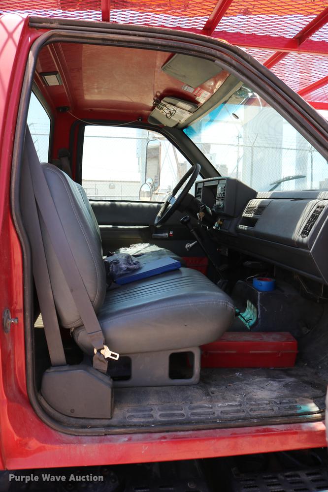 image for item DD4265 1997 GMC C7500 bucket truck