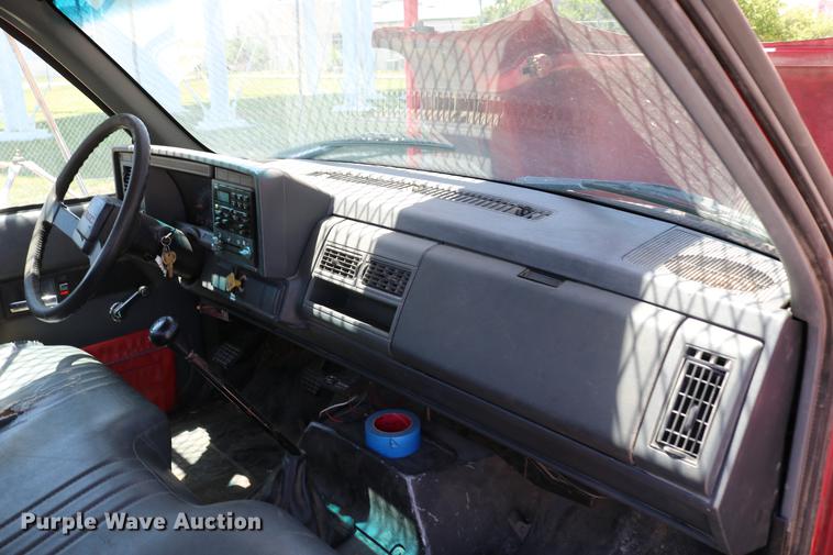 image for item DD4265 1997 GMC C7500 bucket truck