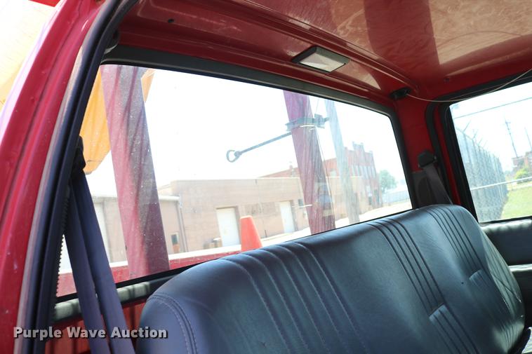 image for item DD4265 1997 GMC C7500 bucket truck