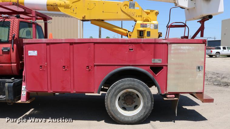 image for item DD4265 1997 GMC C7500 bucket truck