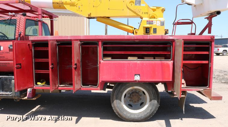 image for item DD4265 1997 GMC C7500 bucket truck