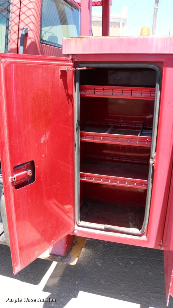 image for item DD4265 1997 GMC C7500 bucket truck