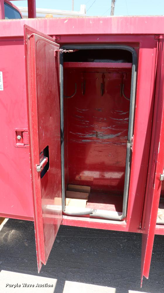 image for item DD4265 1997 GMC C7500 bucket truck