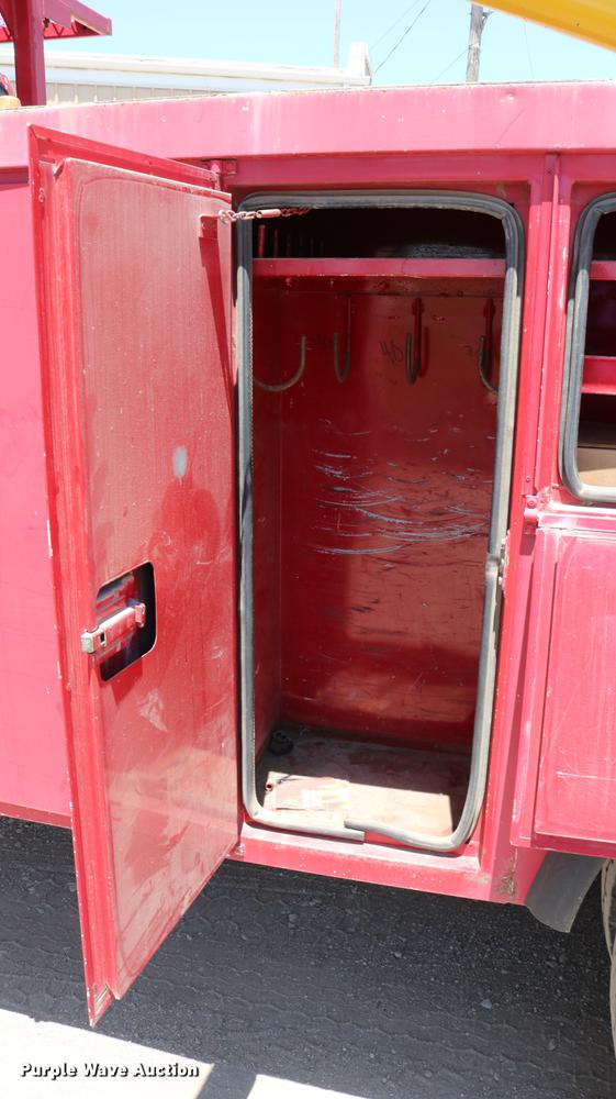 image for item DD4265 1997 GMC C7500 bucket truck