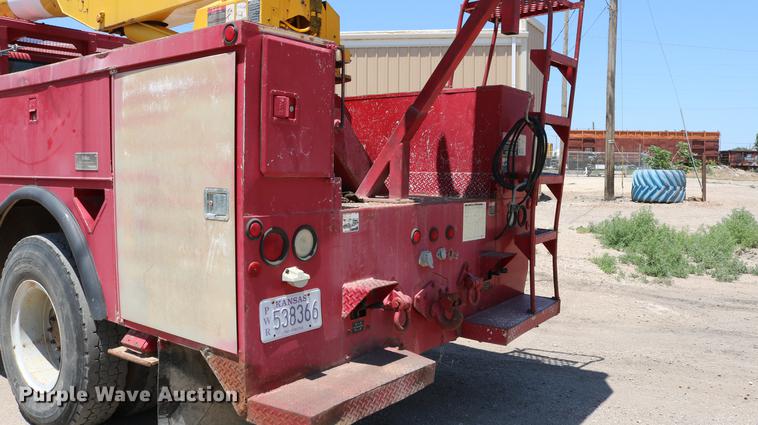image for item DD4265 1997 GMC C7500 bucket truck
