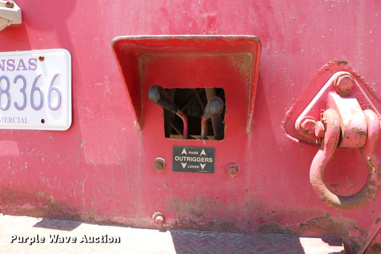 image for item DD4265 1997 GMC C7500 bucket truck