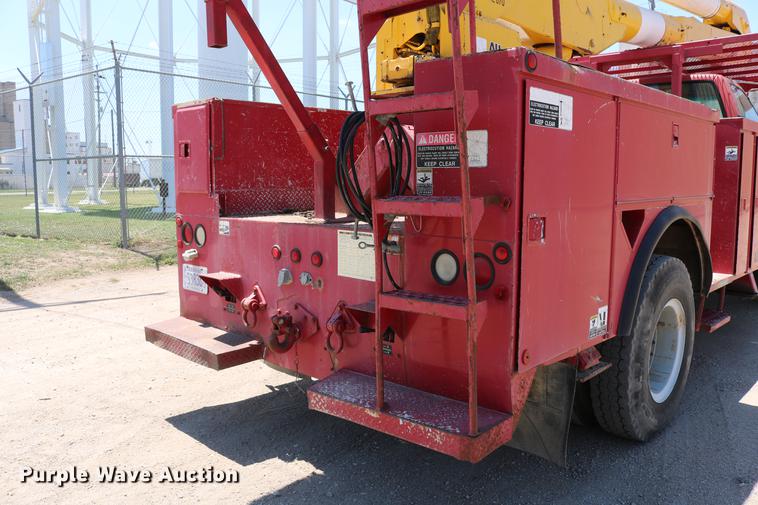 image for item DD4265 1997 GMC C7500 bucket truck