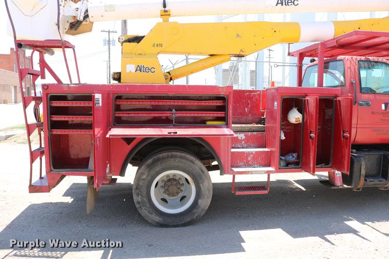 image for item DD4265 1997 GMC C7500 bucket truck