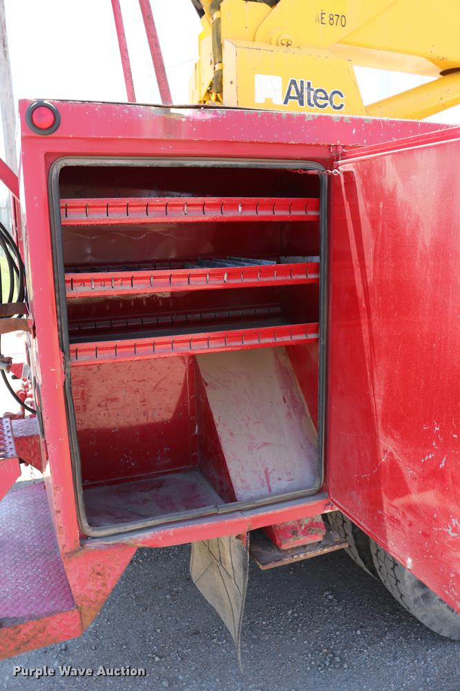 image for item DD4265 1997 GMC C7500 bucket truck