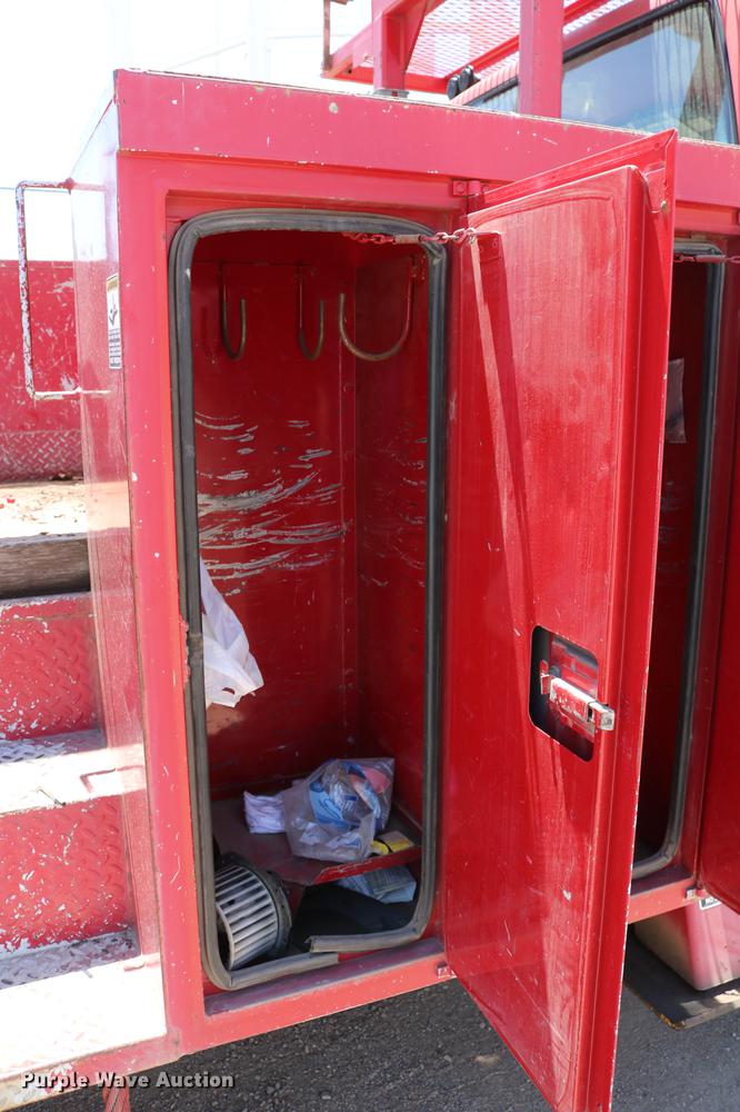 image for item DD4265 1997 GMC C7500 bucket truck