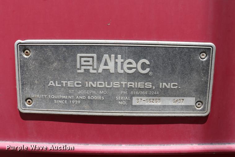 image for item DD4265 1997 GMC C7500 bucket truck