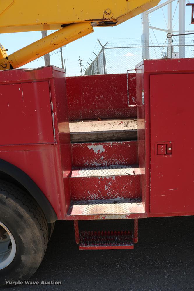 image for item DD4265 1997 GMC C7500 bucket truck