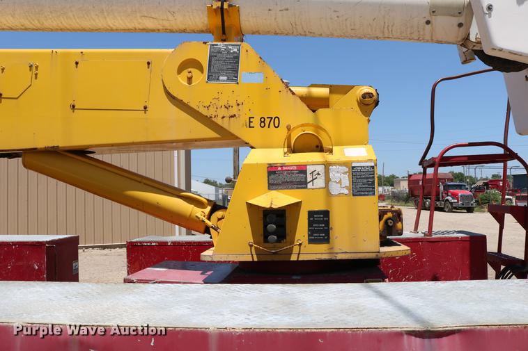 image for item DD4265 1997 GMC C7500 bucket truck