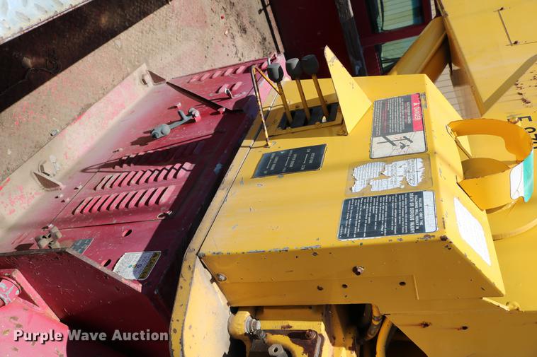 image for item DD4265 1997 GMC C7500 bucket truck