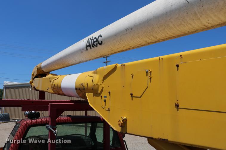 image for item DD4265 1997 GMC C7500 bucket truck