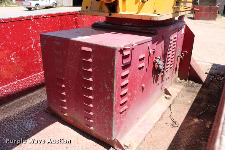 image for item DD4265 1997 GMC C7500 bucket truck