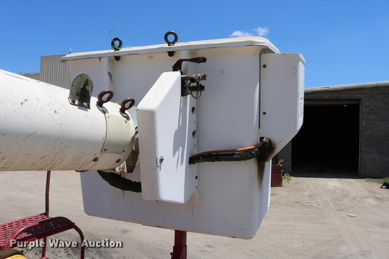 image for item DD4265 1997 GMC C7500 bucket truck