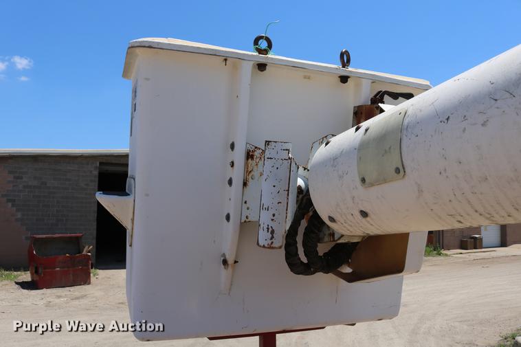 image for item DD4265 1997 GMC C7500 bucket truck