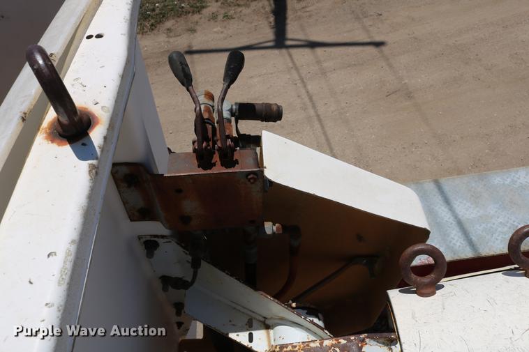 image for item DD4265 1997 GMC C7500 bucket truck