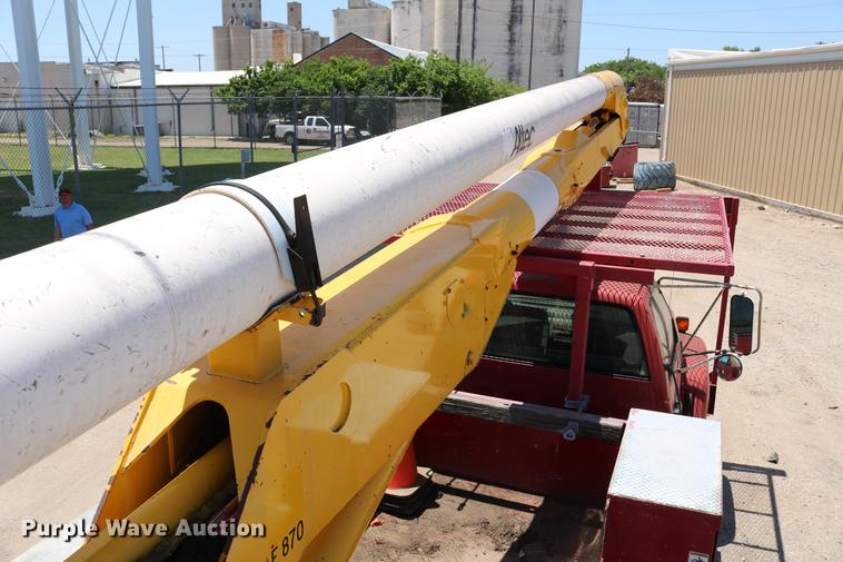 image for item DD4265 1997 GMC C7500 bucket truck