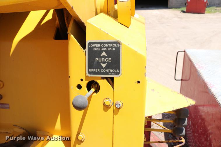 image for item DD4265 1997 GMC C7500 bucket truck