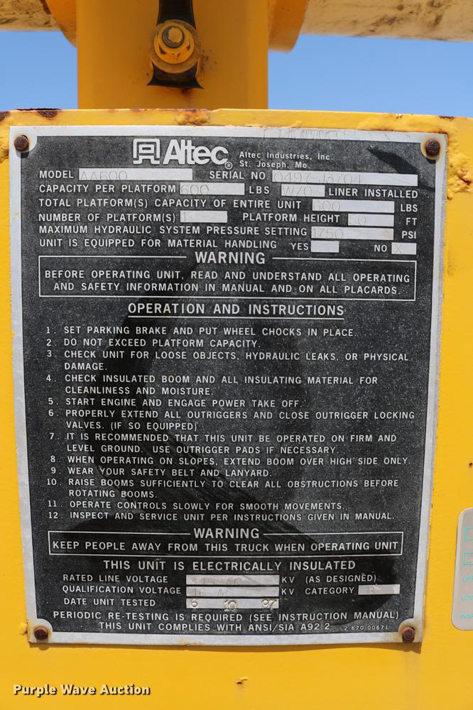 image for item DD4265 1997 GMC C7500 bucket truck