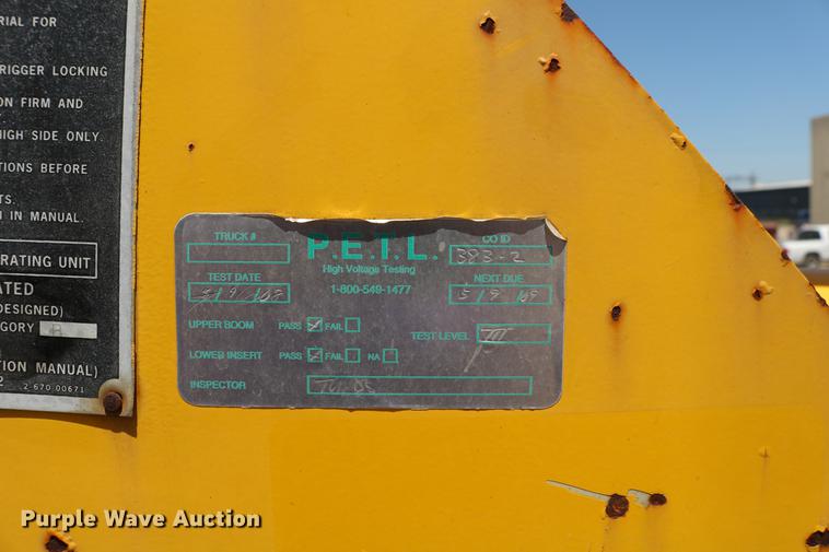 image for item DD4265 1997 GMC C7500 bucket truck