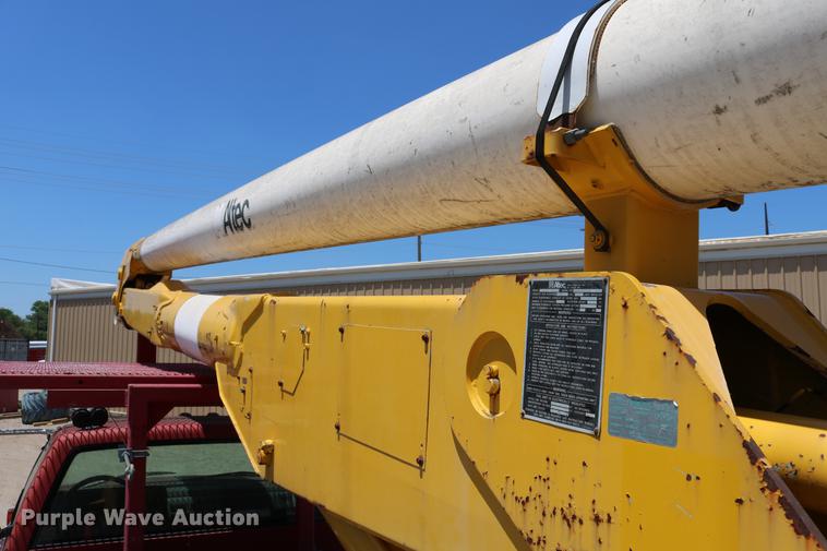 image for item DD4265 1997 GMC C7500 bucket truck