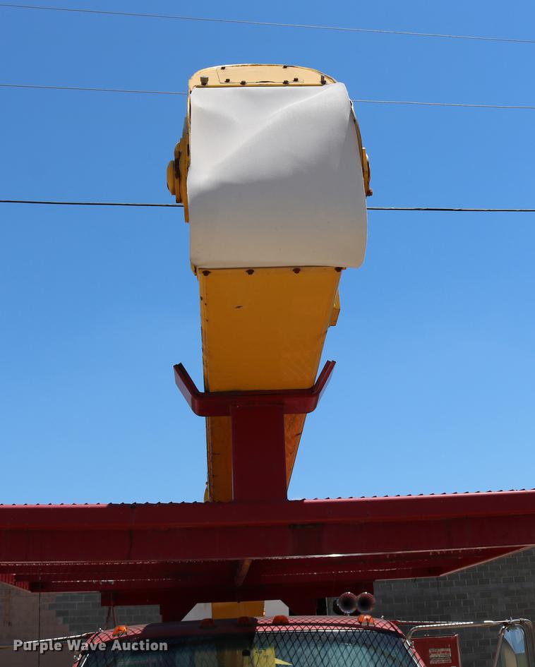 image for item DD4265 1997 GMC C7500 bucket truck