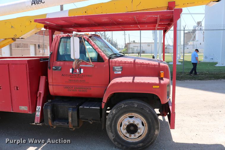 image for item DD4265 1997 GMC C7500 bucket truck