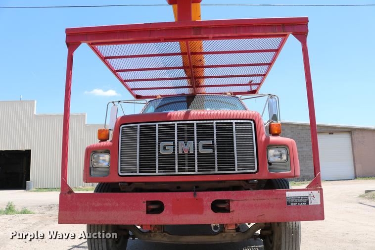 image for item DD4265 1997 GMC C7500 bucket truck