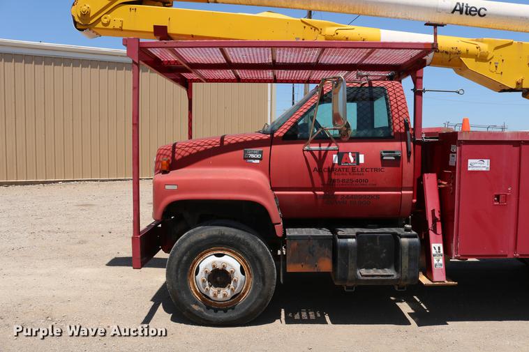 image for item DD4265 1997 GMC C7500 bucket truck