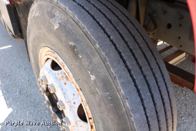 image for item DD4265 1997 GMC C7500 bucket truck