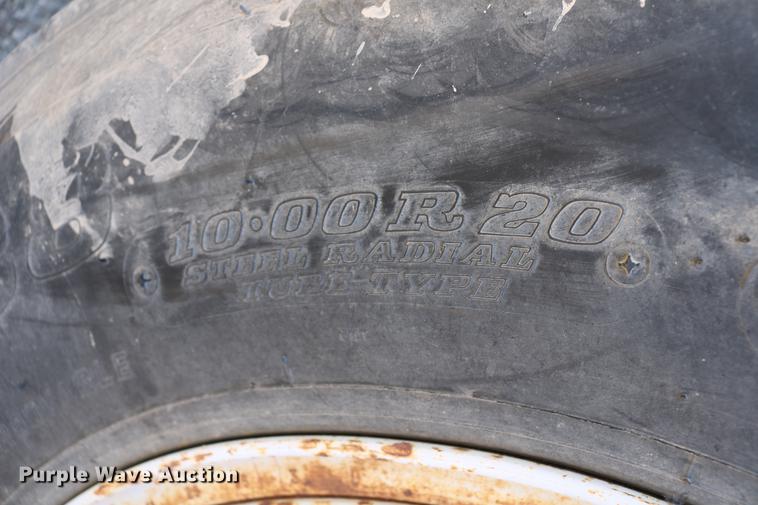 image for item DD4265 1997 GMC C7500 bucket truck