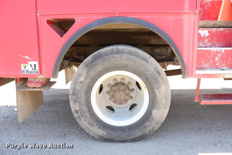 image for item DD4265 1997 GMC C7500 bucket truck