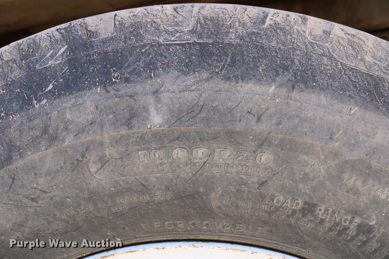 image for item DD4265 1997 GMC C7500 bucket truck